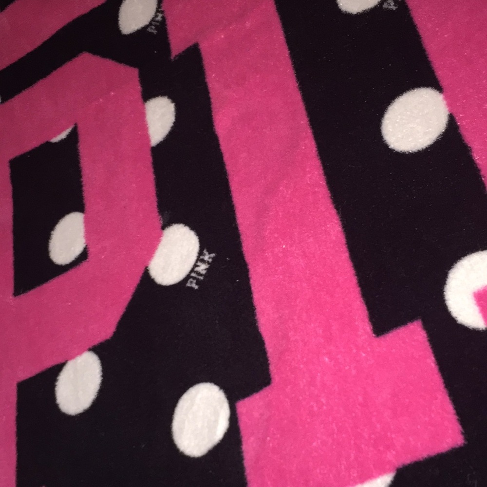💕💜Vs pink blanket💕💜 - Picture 3 of 5